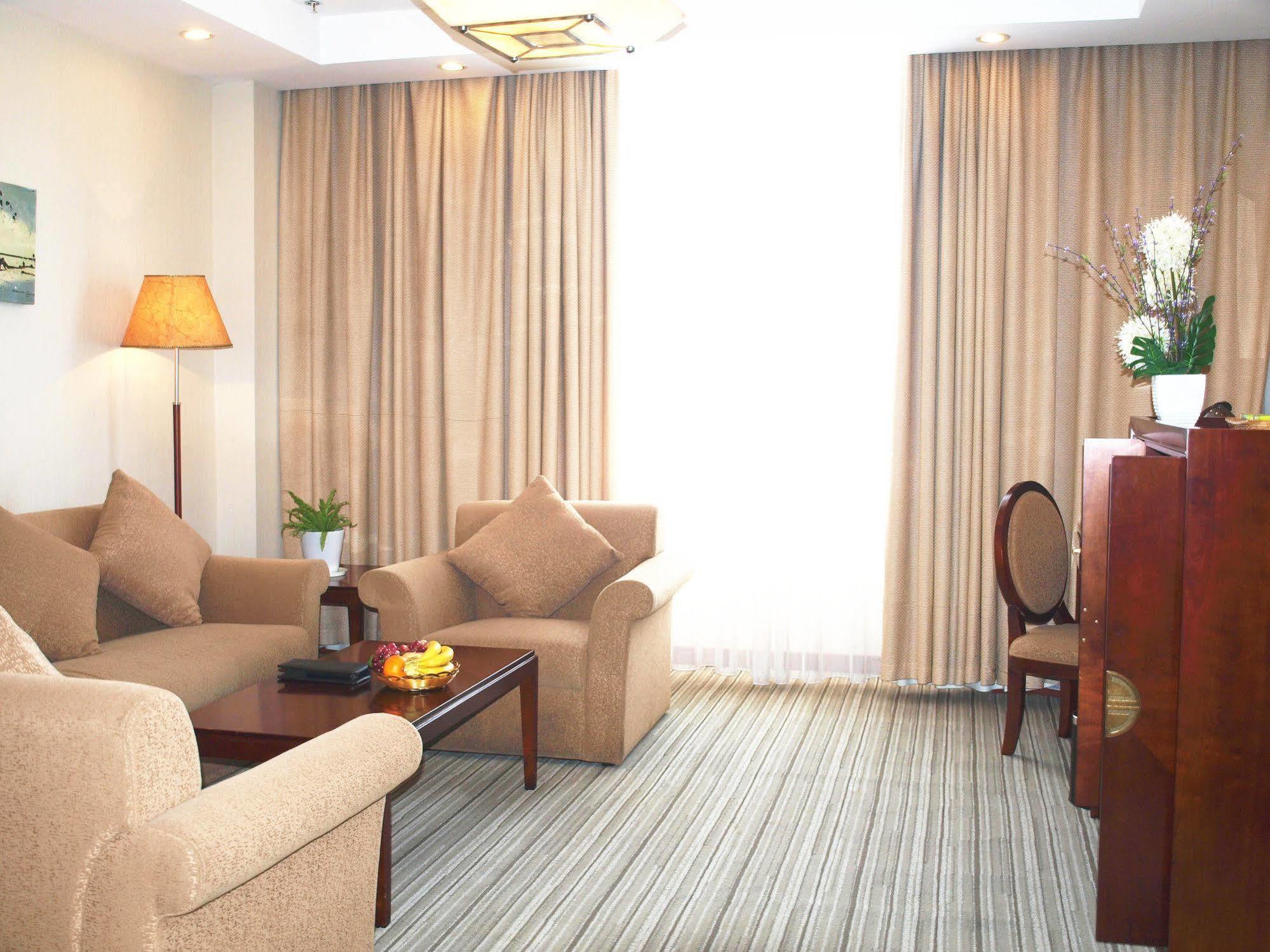 Century Hotel Taicang Eksteriør bilde