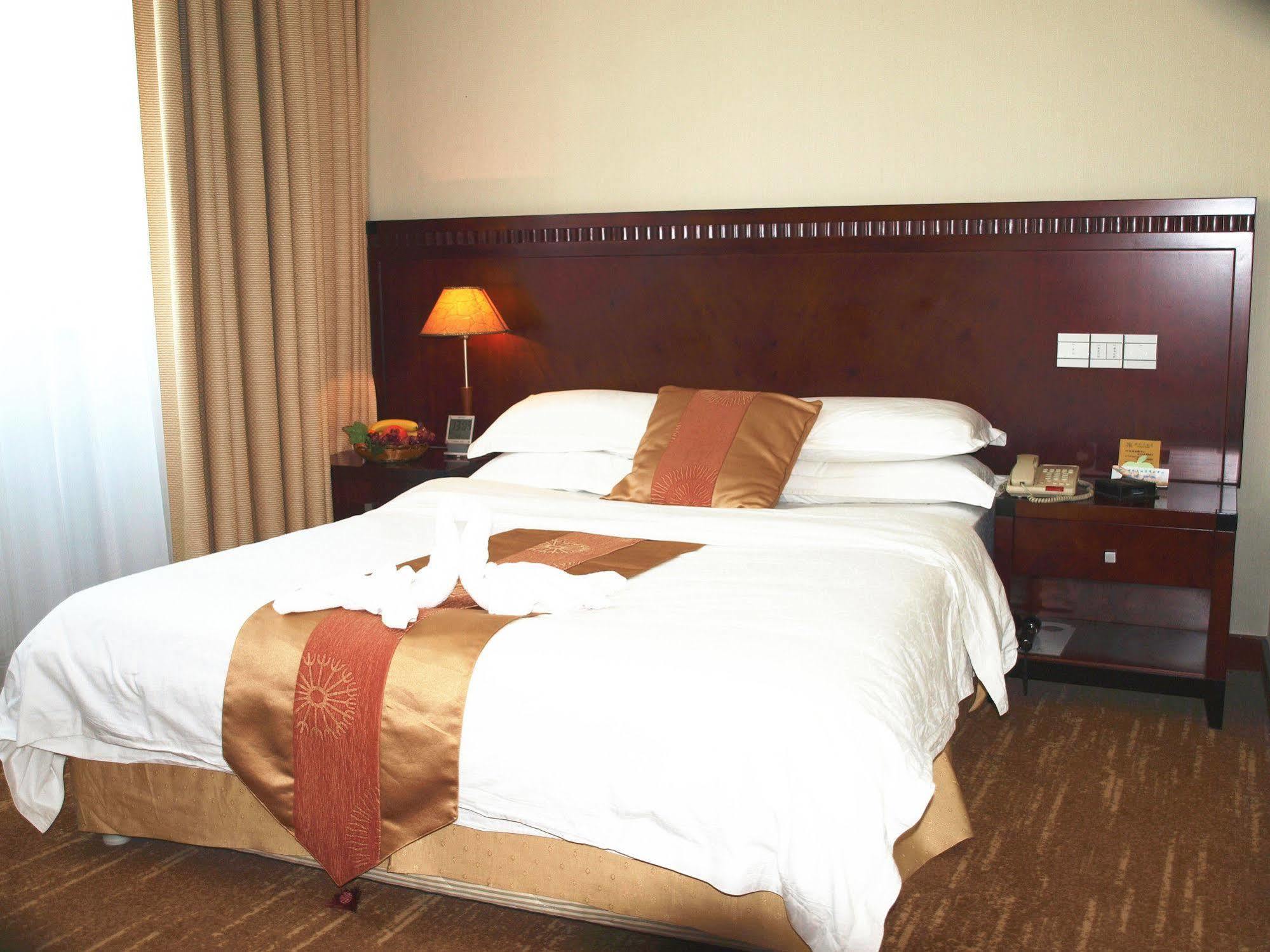 Century Hotel Taicang Eksteriør bilde