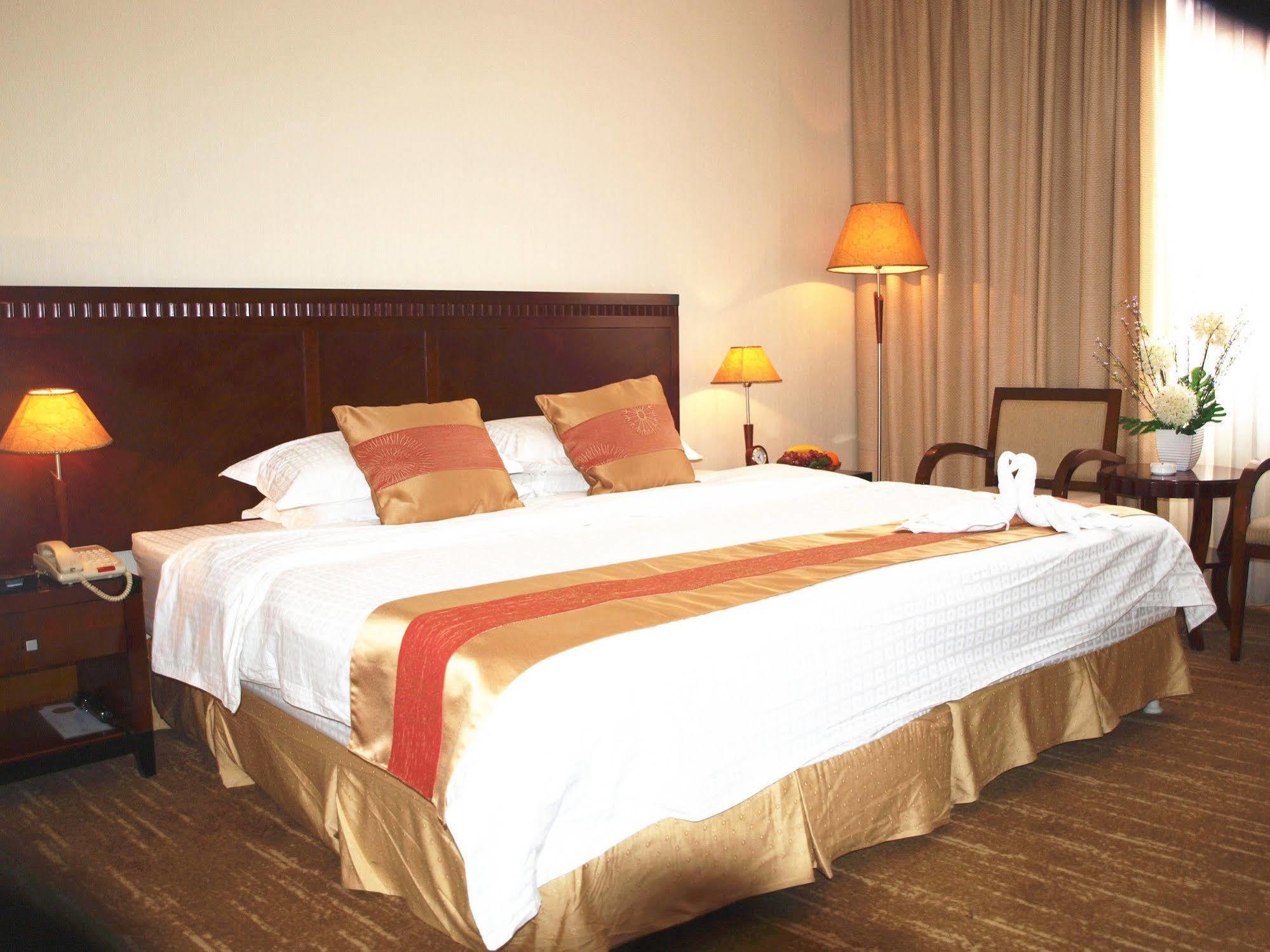 Century Hotel Taicang Eksteriør bilde