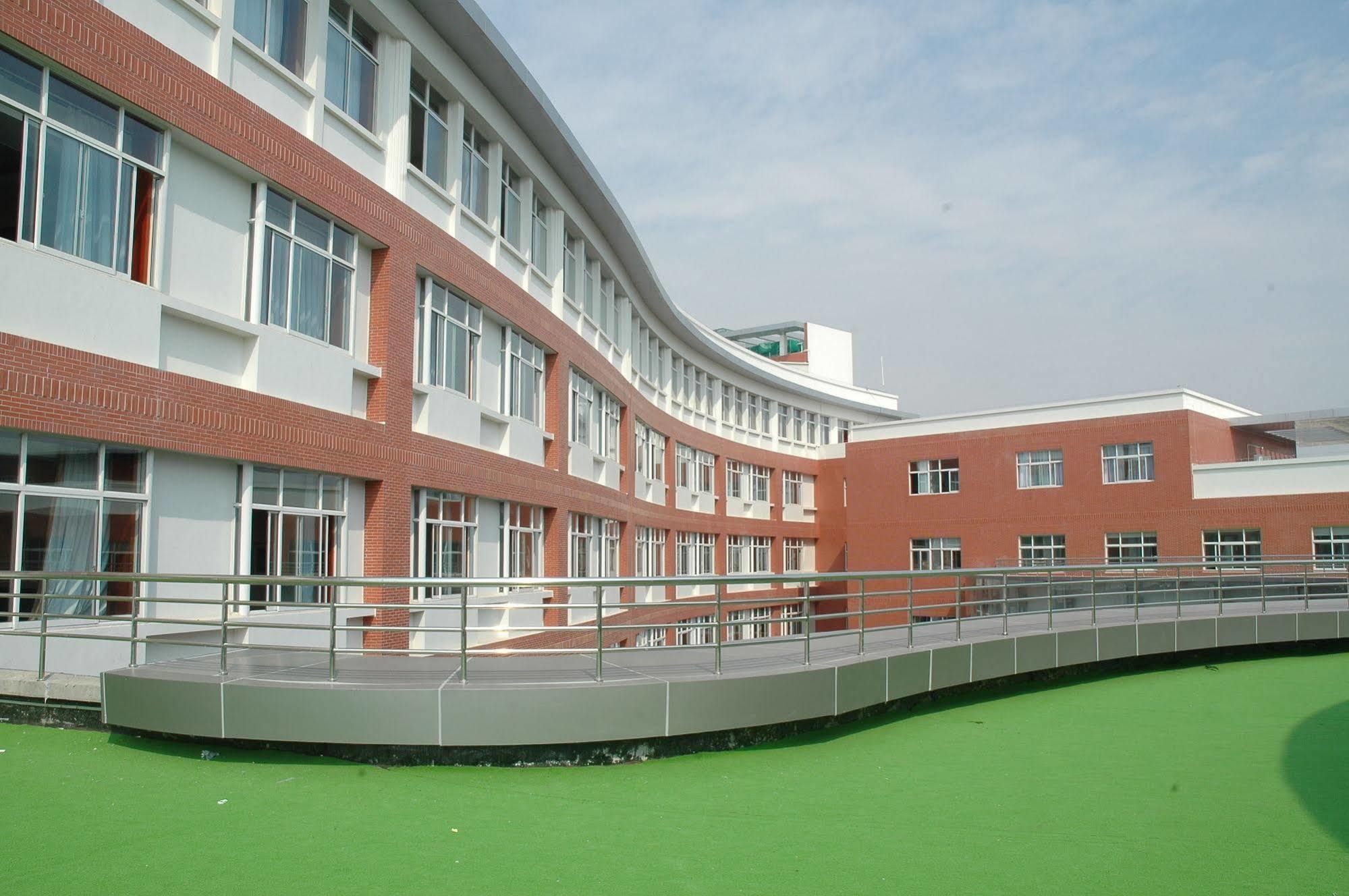 Century Hotel Taicang Eksteriør bilde